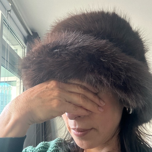 Luxurious Black Faux Fur Women's Hat - Picture 10 of 10